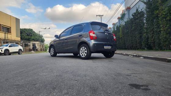 TOYOTA ETIOS 1.3 XS 16V FLEX 4P MANUAL TOYOTA ETIOS 1.3 XS 16V FLEX 4P MANUAL
